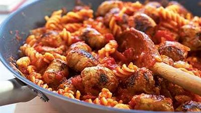 طريقة عمل المكرونة بالسوسيس من الشيف 