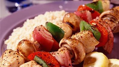 طريقة إعداد وجبة الشيش طاووق مع الأرز