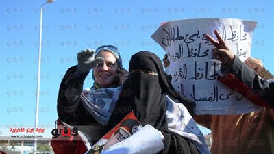 بالفيديو.. منتقبة ترقص على «تسلم الأيادي» وتطالب السيسي بالترشح للرئاسة