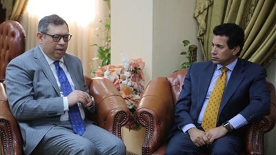 وزير الرياضة يلتقي مدير الوكالة الدولية للشراكة من أجل التنمية