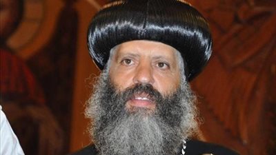 أسقف المقطم يدعو الأقباط إلى التوقف عن مهاجمة الكهنة