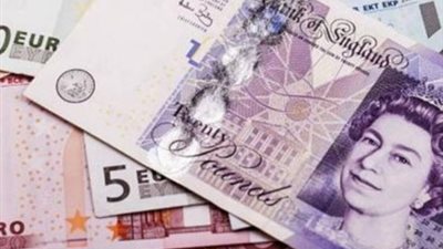 الإسترليني ينخفض متأثرا بمخاوف تأجيل التصويت على اتفاق المغادرة الأوروبي