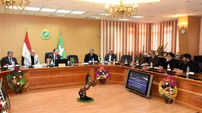 محافظ الشرقية يبحث اشتراطات الحماية المدنية لتوفيق أوضاع 30 كنيسة (صور)