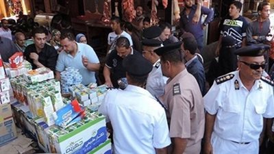 تحرير 12 مخالفة بيع السجائر بأزيد من السعر و17 قضية لحوم فاسدة