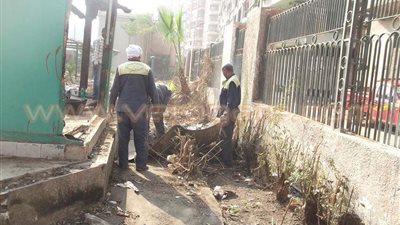 بالصور.. «نظافة الجيزة»: رفع كفاءة شارع البحر الأعظم بحي جنوب
