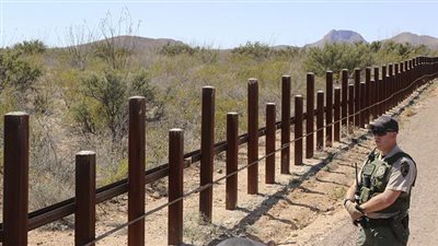 أمريكا تبدأ اختبارات الجدار الحدودي مع المكسيك
