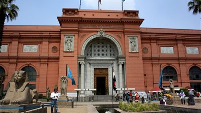 وفد حكماء المسلمين يزور المتحف المصري بالتحرير