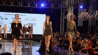 40 عارضة أزياء يتألقن في 70 فستانا لـ«هاني البحيري» (فيديو)