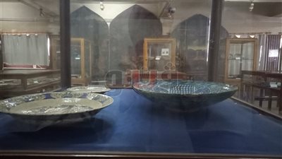 متحف الآثار.. حافظ كنوز مصر.. يحتوي على أكثر من 2500 قطعة نادرة.. ويضم اكتشافات الكلية في مختلف المحافظات.. تم تأسيسه قبل ما يزيد على الـ80 عاما.. وتمثال نادر من البرونز لأوزوريس أبرز مقتنياته