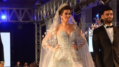 البحيري يعرض فستانا بـ 178 مليون جنيه في ديفليه شتاء 2019 (صور)