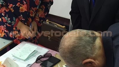 بالصور .. الزند يدلي بصوته في مدرسة إبراهيم الرفاعي بالتجمع الأول