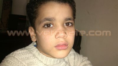 شرطة المترو تعيد طفلا ضل طريقه داخل محطة الشهداء لأسرته