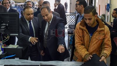 محافظ الإسكندرية يتفقد مصانع أليكس أباريلز بالمنطقة الحرة
