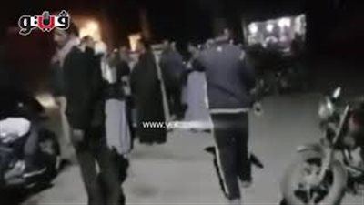 مطاردة و«علقة سخنة» من أهالي القرين بالشرقية لـ«حرامي مواتير» (فيديو)