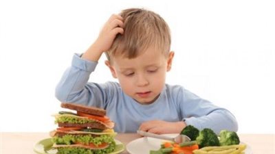 لا تكوني سببًا في عزوف طفلك عن الطعام