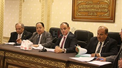 وزير المالية: «أكلنا وشربنا من إيراداتنا»