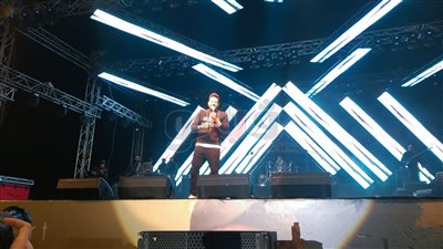 حماقي يبدأ حفل نادي نقابة المهندسين بـ«نفسي أبقي جنبه» (صور)