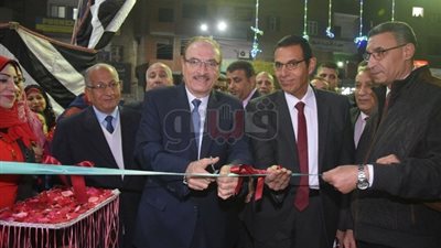 محافظ بني سويف يفتتح المعرض الأول لمنتجات غزل المحلة (صور)