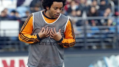 الهتافات العنصرية تطول 