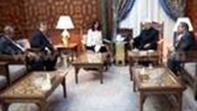 «الطيب» يبحث مع وزيرة الهجرة سبل تعاون الأزهر معهم