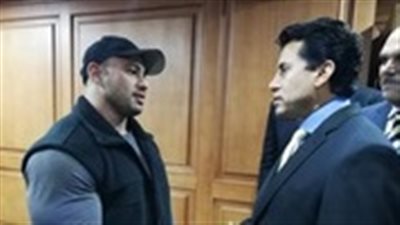 وزير الرياضة يستقبل بطل العالم في كمال الأجسام