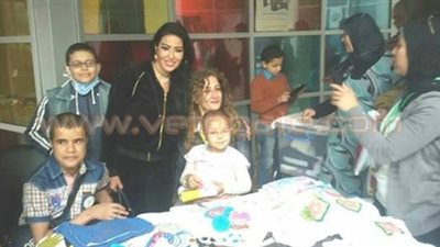 بالصور.. سمية الخشاب تزور مستشفى 57357