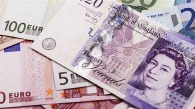 الإسترليني يرتفع واليورو يهبط توقعا لاتفاق بشأن خروج بريطانيا