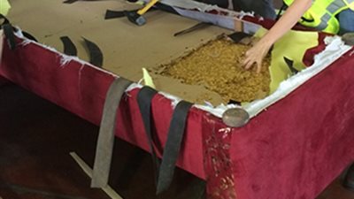 الاحتلال يزعم إحباط محاولة تهريب أطنان تبغ على الحدود الإسرائيلية