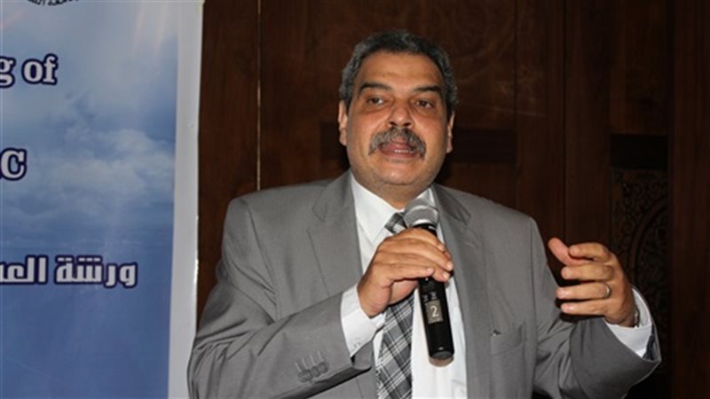 الدكتور مصطفى حسين
