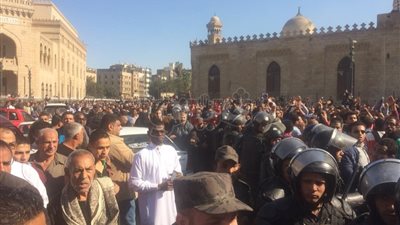 لحظة خروج مسيرة الغضب ضد ترامب من الجامع الأزهر (فيديو)