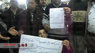 بالفيديو والصور.. وقفة احتجاجية للعاملين بـ «بيع المصنوعات» بأسيوط