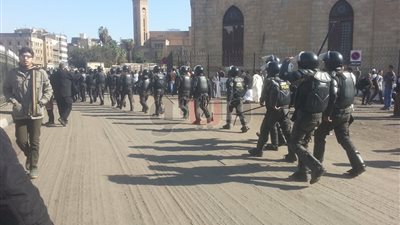 وصول تعزيزات أمنية إلى الأزهر بسبب تزايد أعداد المتظاهرين (صور)