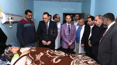 محافظ الشرقية يصرف إعانات عاجلة لضحايا حادث الزقازيق (فيديو)