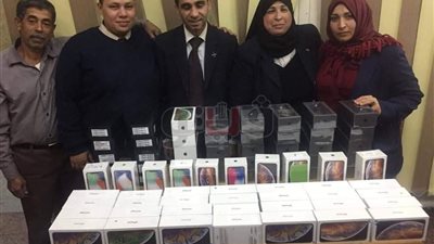 إحباط تهريب ٧٨ آيفون بحوزة راكب بمطار القاهرة (صور)