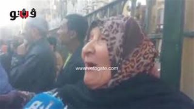 عجوز تبكي في تظاهرة الأزهر: «القدس محتاجة لابني أكتر مني» (فيديو)