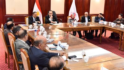 «الصحة» تشكل فرقا مركزية للرقابة على نقاط المسح الطبي