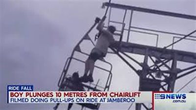 لحظة سقوط صبي يمارس تمارين أعلى تلفريك (فيديو وصور)