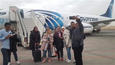 مطار القاهرة يستقبل وفدا من الفنانين التشكيليين المغاربة