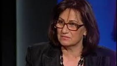 نادية هنرى تطالب الحكومة والنواب بسحب مشروعات القوانين من الشورى