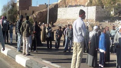 أهالي بلقاس يقطعون طريق السكة الحديد احتجاجا على تغيب فتاتين