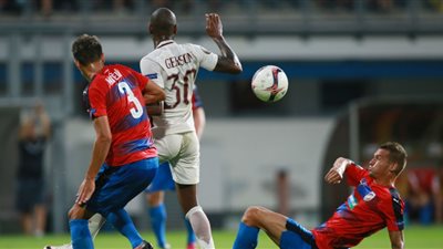 روما يتعادل مع فيكتوريا بلزن في الشوط الأول