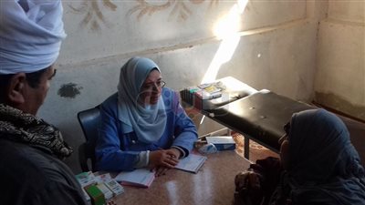 فحص 650 حالة في قافلة طبية بالشرقية (صور)