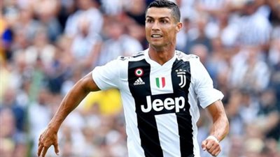 رونالدو وكوستا وماندزوكيتش في هجوم يوفنتوس أمام يونج بويز