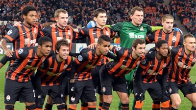 شاختار يتقدم على ليون 0/1 في الشوط الأول