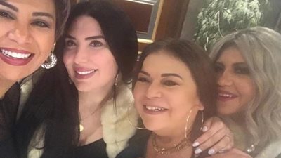 عبير صبري ومفيدة شيحة وبوسي شلبي في عيد ميلاد ماجدة زكي