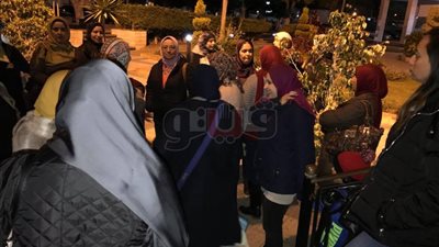 وقفة احتجاجية لأولياء أمور سباحي سموحة ضد الإدارة.. (صور)