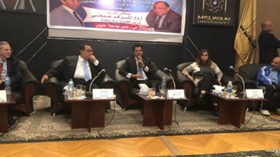 وزير الشباب والرياضة يلتقى طلاب جامعة حلوان في حوار مفتوح (صور)