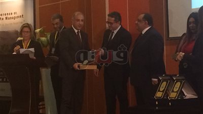 جامعتا أسوان وحلوان تكرمان وزير الآثار (فيديو)