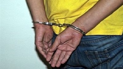 القبض على عاطل لسرقته عاملا بمحطة أتوبيس كلية الزراعة