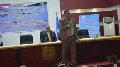 «قوى عاملة السويس» تناقش قانون العمل بدورة للنقابيين الجدد (صور)